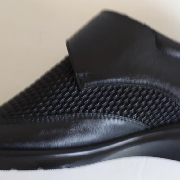 New Women's #1575 black shoe with strap - Picture 6 of 9